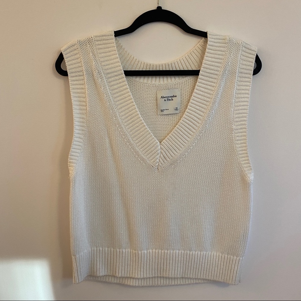 Abercrombie | White Sweater Vest NWOT